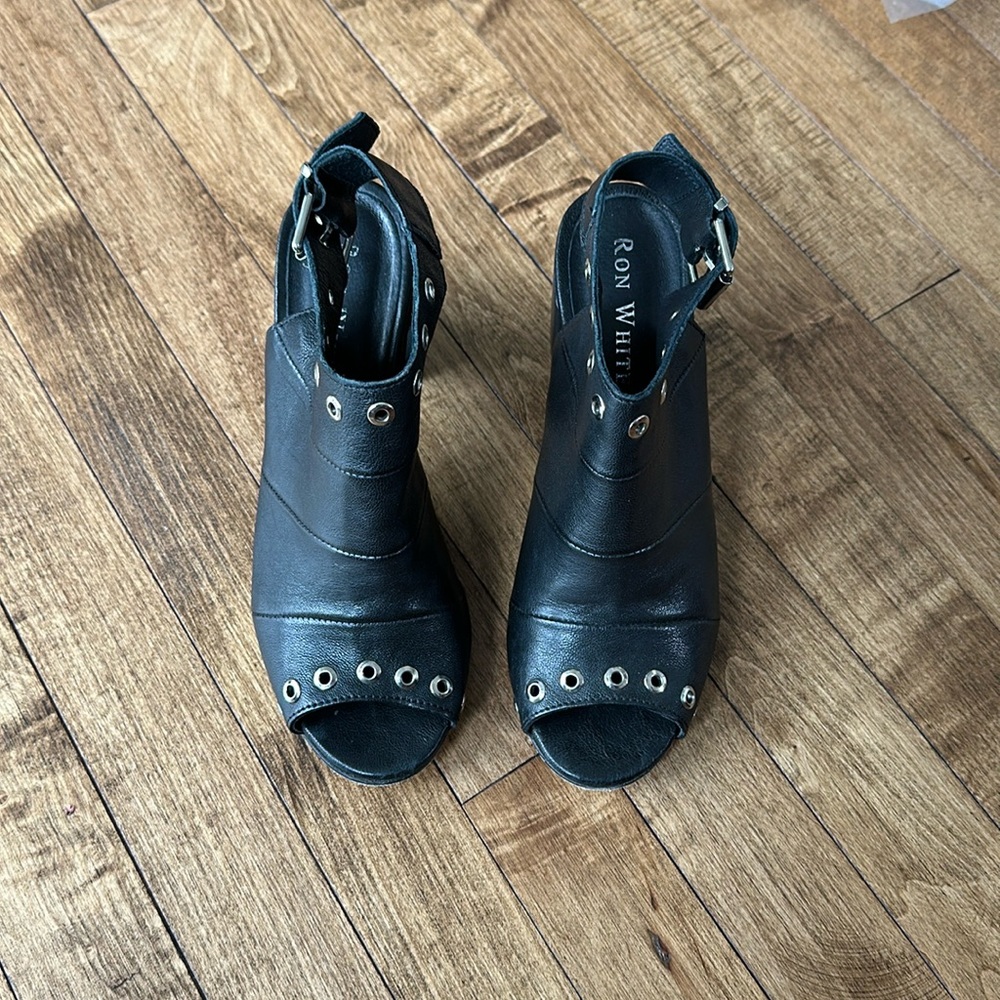 Ron White Designer Shoes, black leather grommeted sandals, size 39 EU (8.5-9 US)